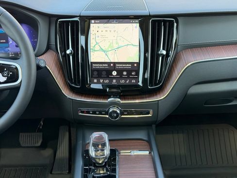 Certified 2024 Volvo XC60 T8 Ultimate w/ Protection Package Premier AWD/4WD image 24