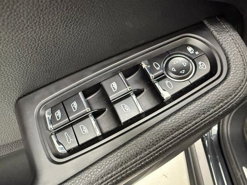 Used 2017 Porsche Macan S w/ Premium Package image 29