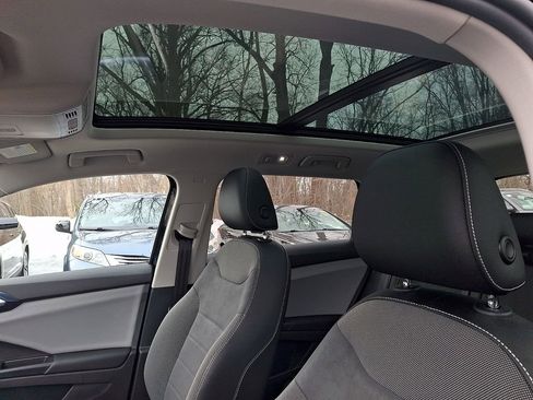 Used 2022 Volkswagen Taos SE image 14