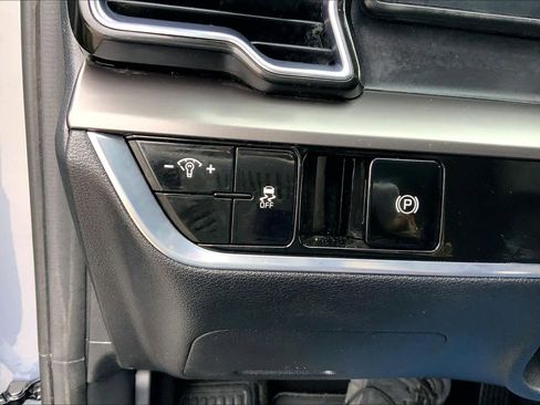 Used 2023 Kia Sportage EX image 31