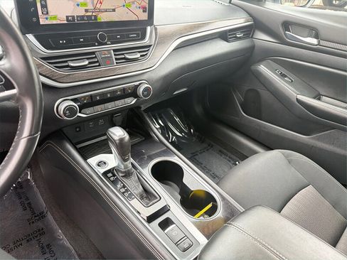 Used 2024 Nissan Altima 2.5 SV w/ SV Premium Package image 32