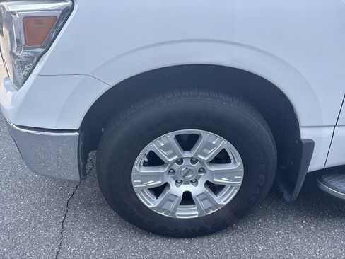 Used 2018 Nissan Titan SV RWD image 18