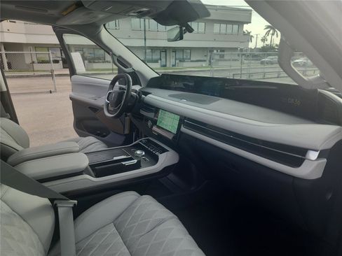 New 2026 Lincoln Navigator Black Label w/ Black Label Special Edition AWD/4WD image 27