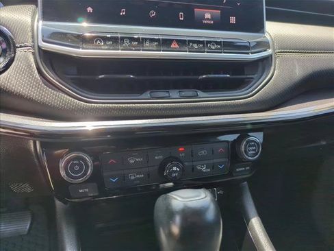 Used 2023 Jeep Compass Latitude w/ Convenience Group AWD/4WD image 10