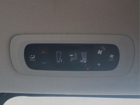 Used 2017 Chrysler Pacifica Touring w/ Tire & Wheel Group image 23