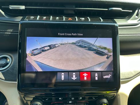 Used 2022 Jeep Grand Cherokee L Limited w/ Luxury Tech Group II AWD/4WD image 43