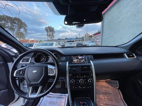 Used 2017 Land Rover Discovery Sport HSE image 11