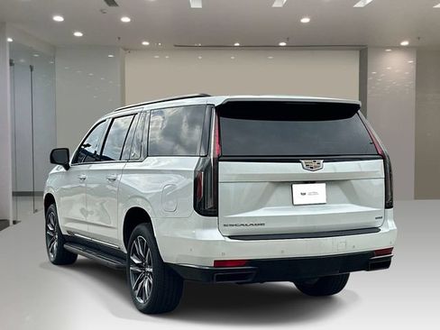 Used 2022 Cadillac Escalade ESV Sport w/ Touring Package AWD/4WD image 3