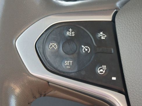 Used 2021 Chevrolet Traverse Premier image 12