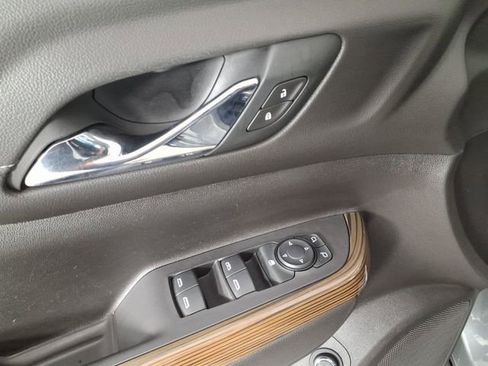 Used 2021 GMC Acadia SLE w/ Driver Convenience Package image 15