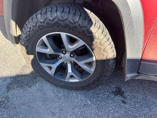 Used 2014 Jeep Cherokee Trailhawk w/ Leather Interior Group AWD/4WD image 3