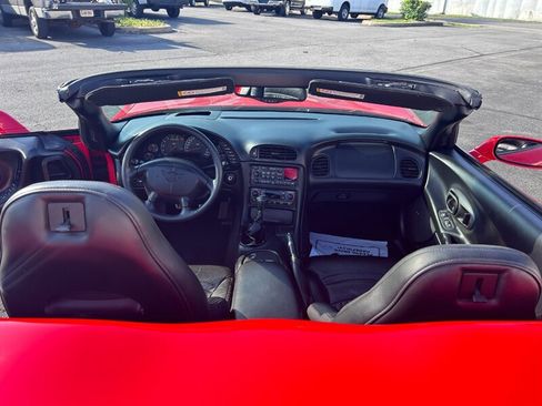Used 2004 Chevrolet Corvette Convertible w/ Preferred Equipment Group RWD image 19