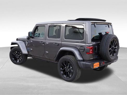 Certified 2025 Jeep Wrangler Unlimited Sahara w/ Safety Group image 8