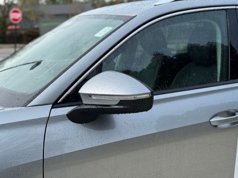 New 2025 Volkswagen Tiguan SE image 15