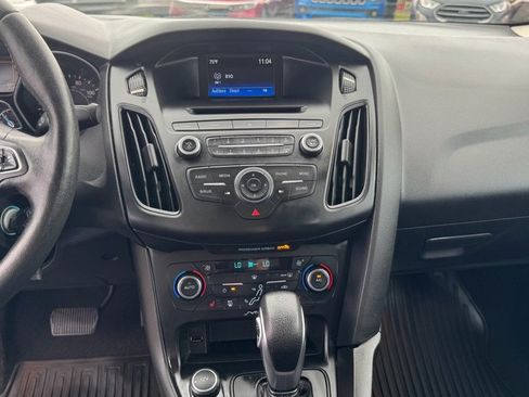Used 2017 Ford Focus SE FWD image 18