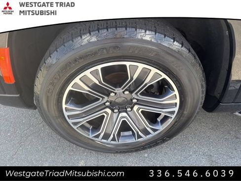 Used 2023 Jeep Wagoneer L Series II AWD/4WD image 4