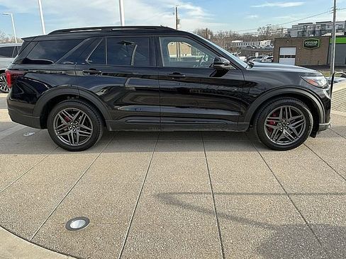 Used 2025 Ford Explorer ST w/ Sun And Sound Package image 7