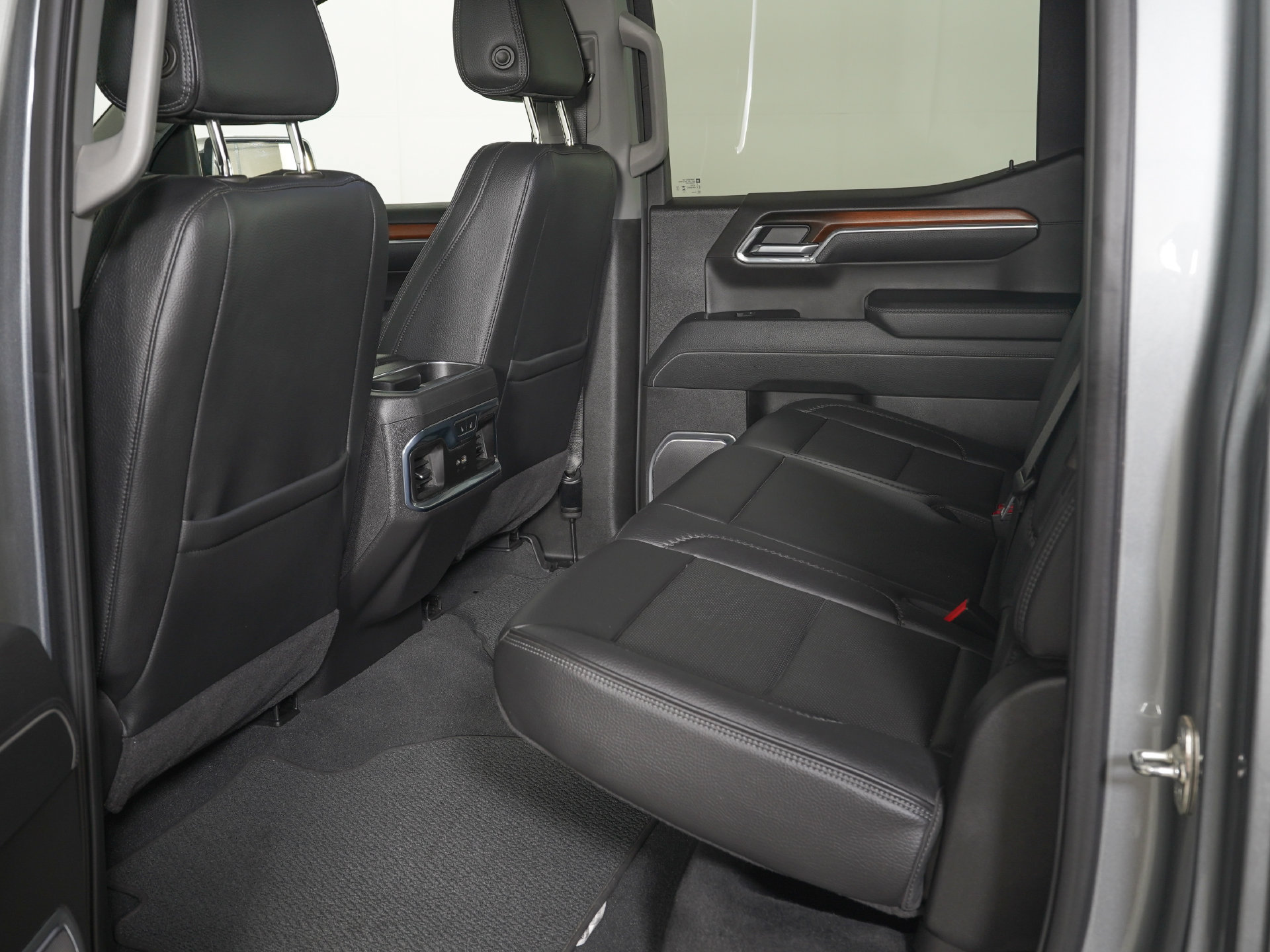 Used 2025 GMC Sierra 1500 Denali w/ Technology Package AWD/4WD image 14