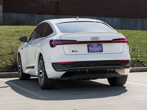 Certified 2024 Audi Q8 e-tron Premium Plus w/ Premium Plus Package image 5