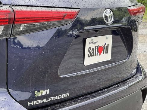 Used 2023 Toyota Highlander XLE FWD image 11