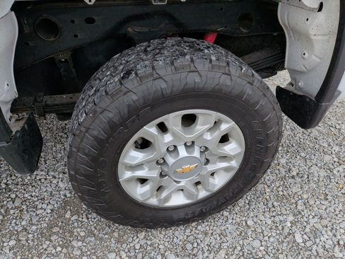 Used 2023 Chevrolet Silverado 2500 LT image 10