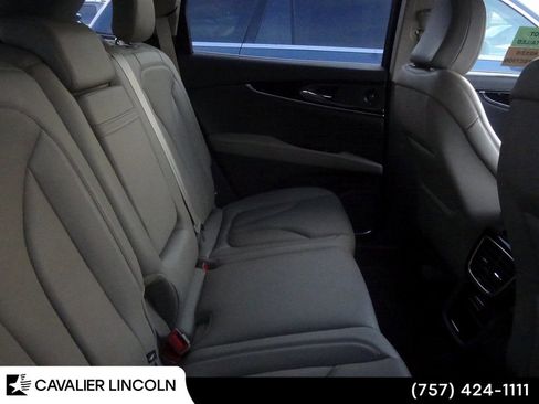 Used 2022 Lincoln Nautilus Reserve w/ Equipment Group 201A image 10