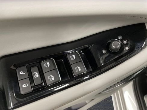 Used 2021 Jeep Grand Cherokee L Overland image 31