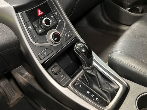 Used 2015 Hyundai Elantra Limited image 16