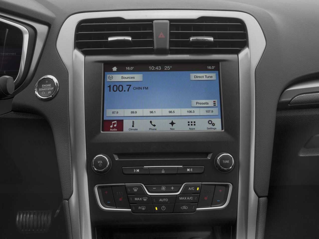 Used 2017 Ford Fusion SE w/ Fusion SE Technology Package FWD image 7