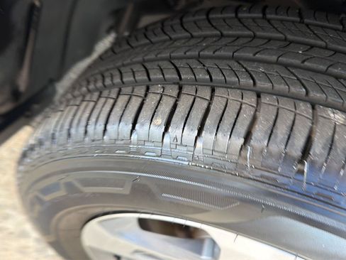 Used 2025 Honda Pilot EX-L image 40