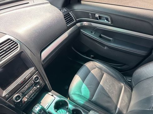 Used 2018 Ford Explorer XLT w/ Equipment Group 202A FWD image 36