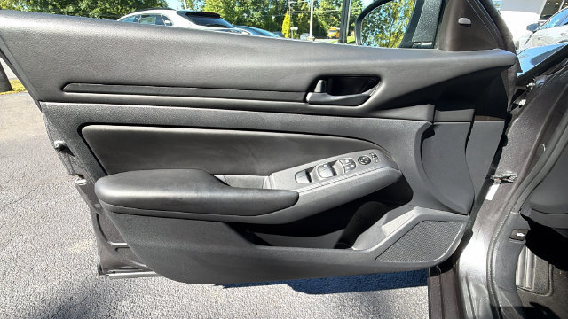 Used 2023 Nissan Altima 2.5 S FWD image 14