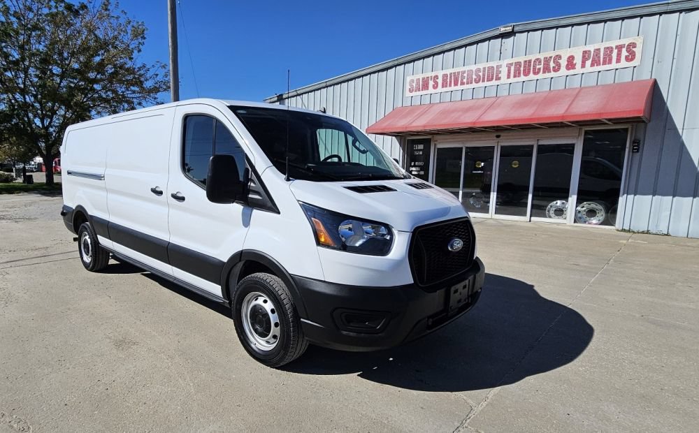 Used 2025 Ford Transit 250 Low Roof RWD image 3