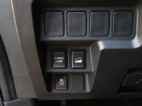 Used 2024 Nissan Frontier SV image 17