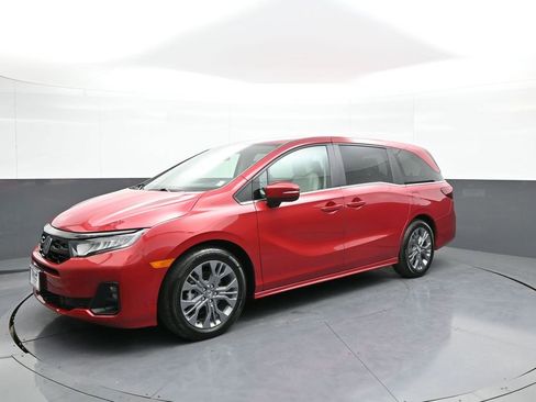 Certified 2025 Honda Odyssey Touring image 10