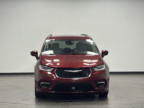 Used 2021 Chrysler Pacifica Touring-L image 3