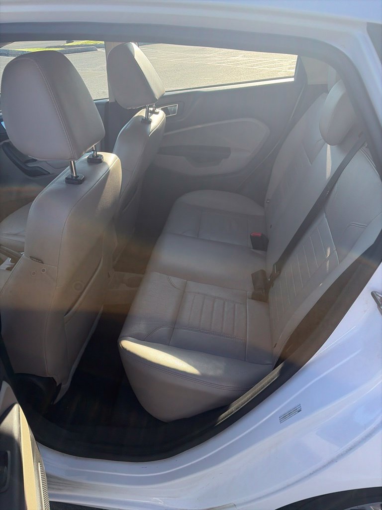 Used 2015 Ford Fiesta Titanium FWD image 9