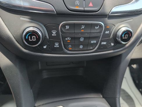 Used 2024 Chevrolet Equinox LT AWD/4WD image 19