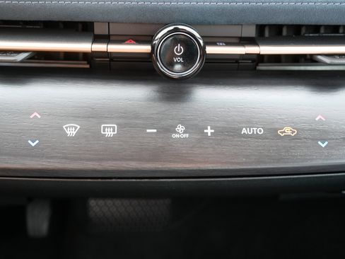 Certified 2023 Nissan Ariya AWD/4WD image 23
