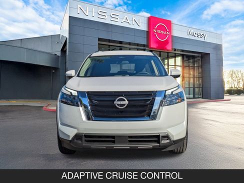 New 2025 Nissan Pathfinder SV image 4