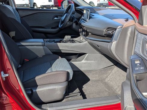 Used 2021 Nissan Rogue SV image 20