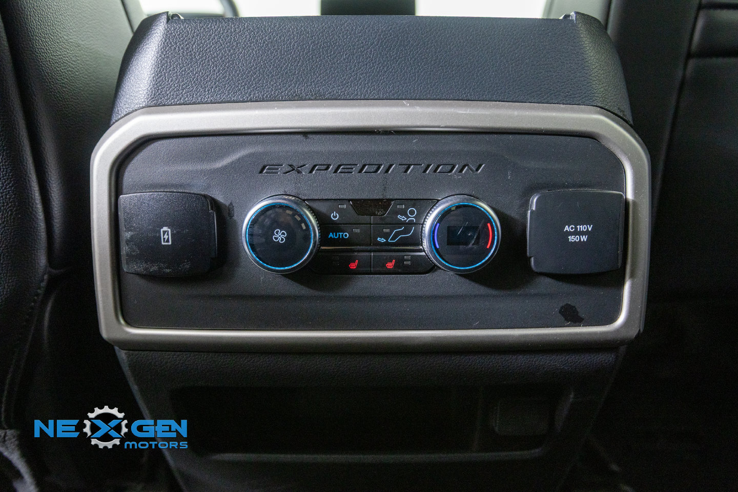 Used 2024 Ford Expedition Limited AWD/4WD image 32