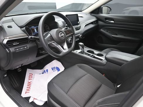Used 2025 Nissan Altima 2.5 SV FWD image 19