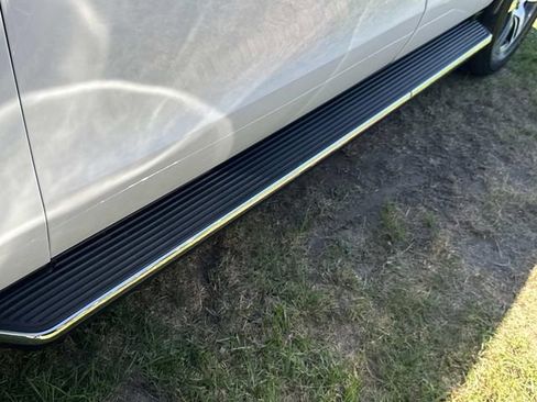 Used 2023 Ford Expedition Limited image 35