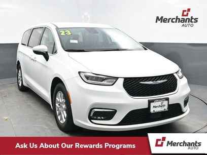 Used 2023 Chrysler Pacifica Touring-L