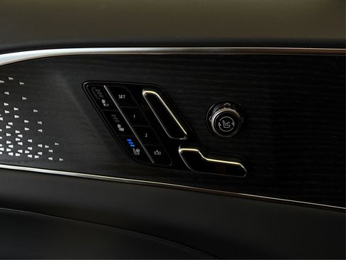 New 2026 Cadillac Lyriq V image 32