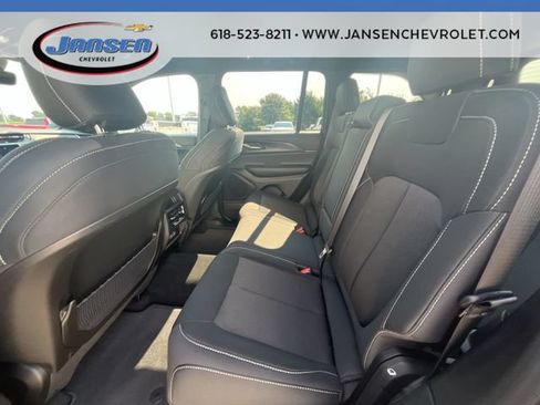 Used 2025 Jeep Grand Cherokee Laredo AWD/4WD image 24