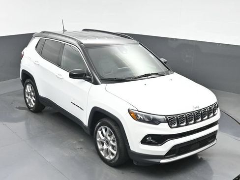 Used 2025 Jeep Compass Limited AWD/4WD image 34