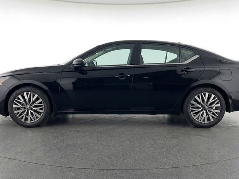 Used 2025 Nissan Altima 2.5 SV image 5