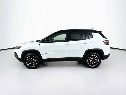 Used 2025 Jeep Compass Trailhawk AWD/4WD image 4